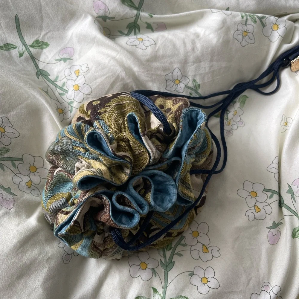 Elegant Multicolor Drawstring Pouch - Picture 2 of 4